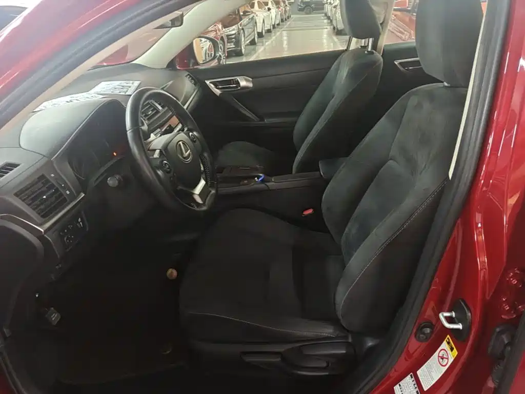 Lexus CT — миниатюра 15