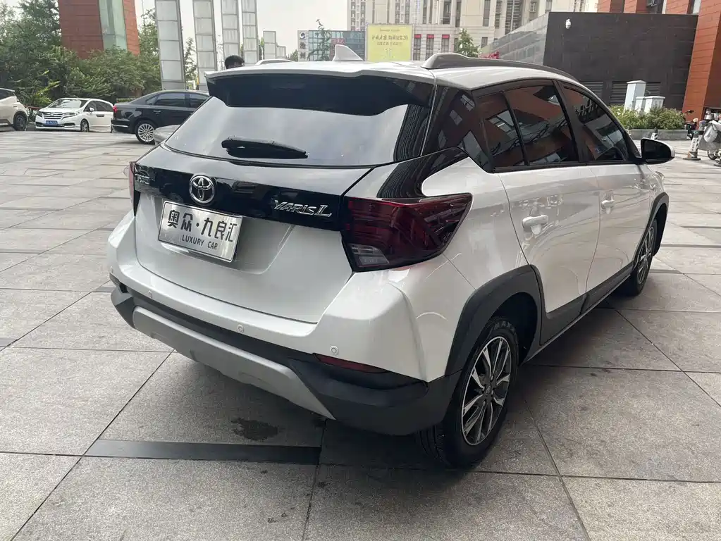 Toyota Yaris L — миниатюра 10