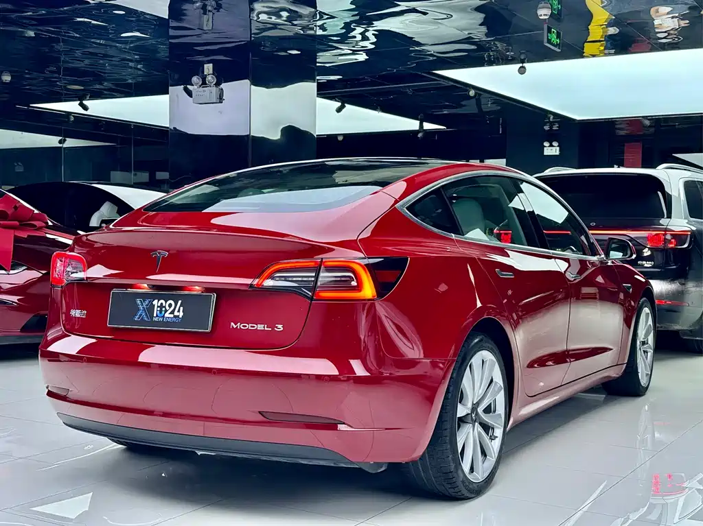 Tesla Model 3 — миниатюра 6