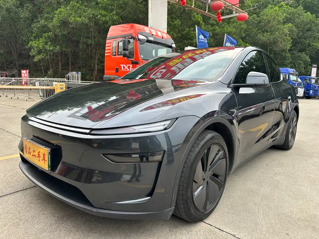 Tesla Model Y 2025