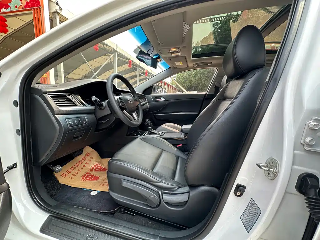 Hyundai Mistra 2017 1.8L AT GLS V