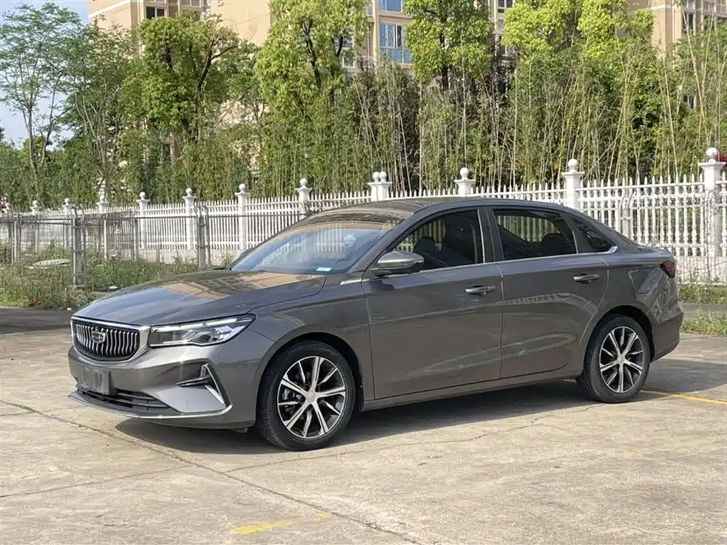 Geely Emgrand 2022
