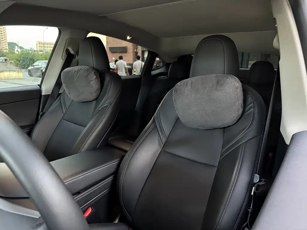 Tesla Model Y — миниатюра 16