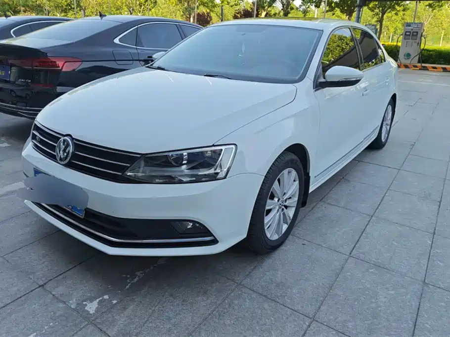 Volkswagen Sagitar 2016