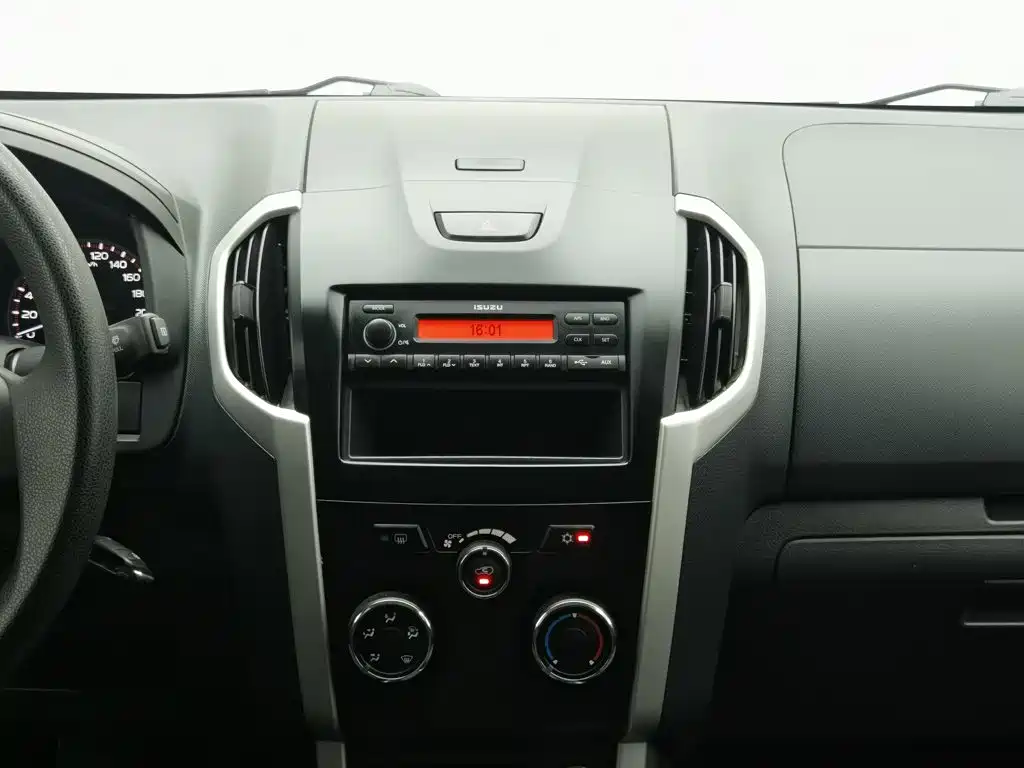 Isuzu D-MAX — миниатюра 12