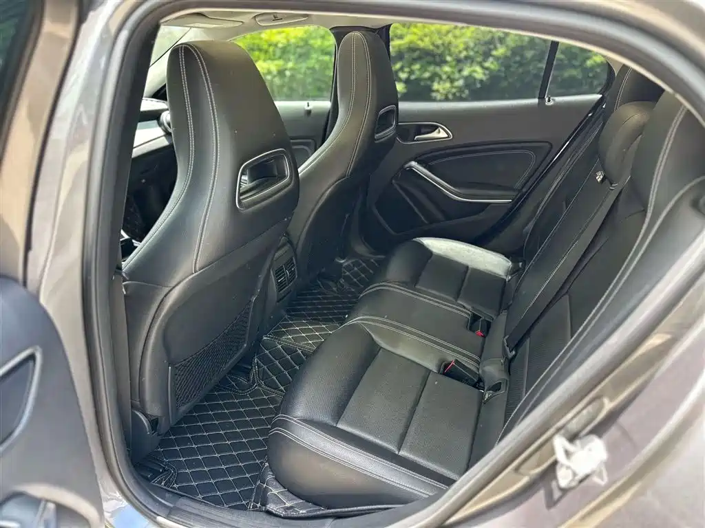 Mercedes-Benz GLA 2015 GLA 220 4MATIC Fashion
