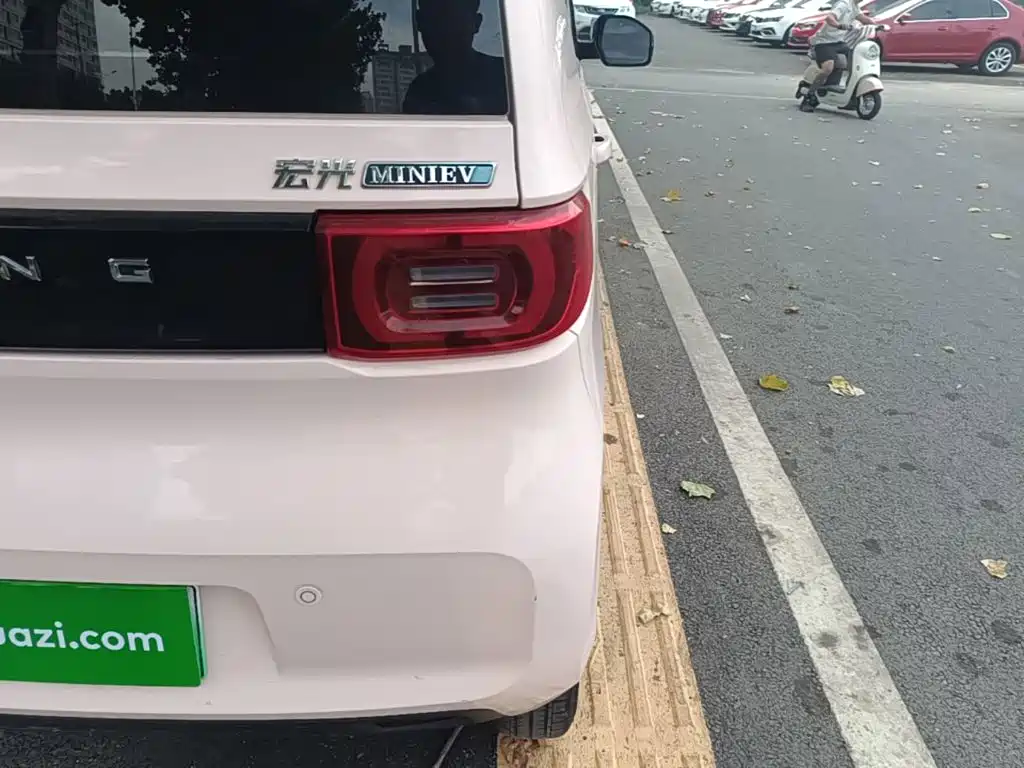 Wuling MINIEV — миниатюра 8
