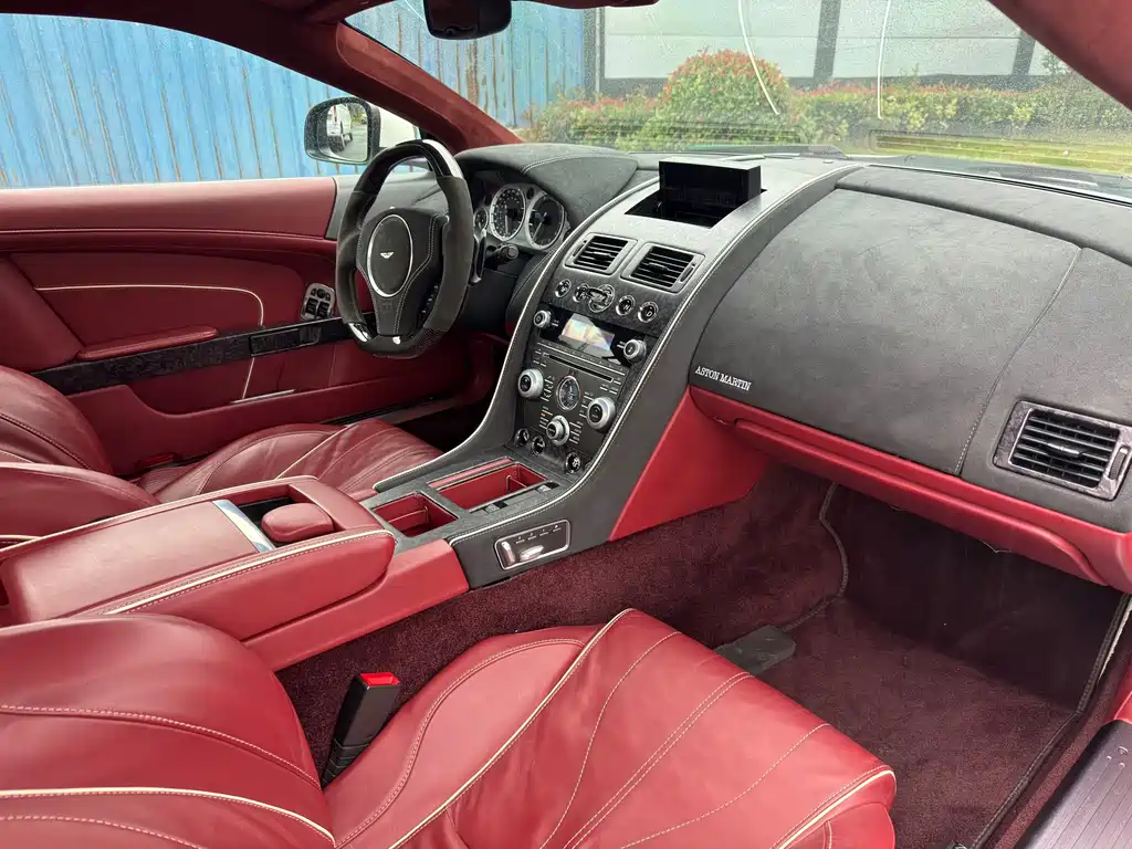 Aston Martin DB9 — миниатюра 7
