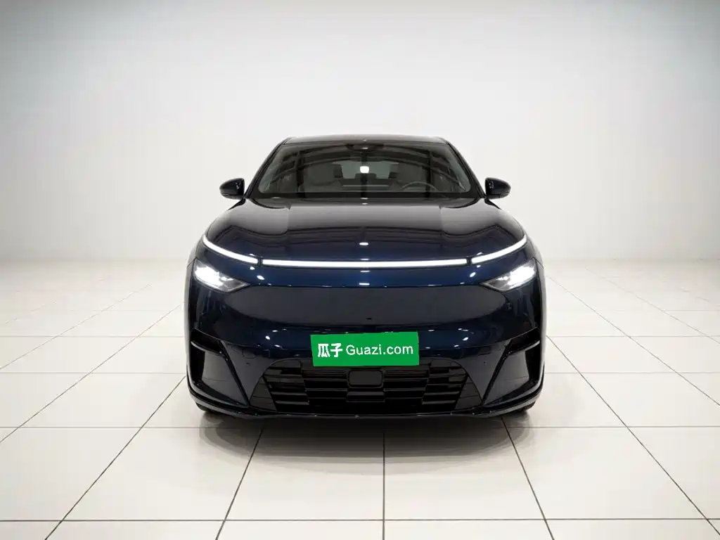 XPeng X9 — миниатюра 2