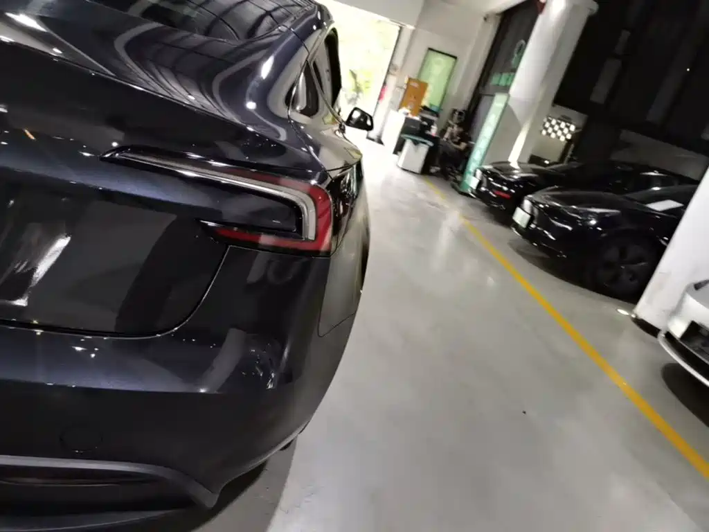 Tesla Model 3 — миниатюра 8