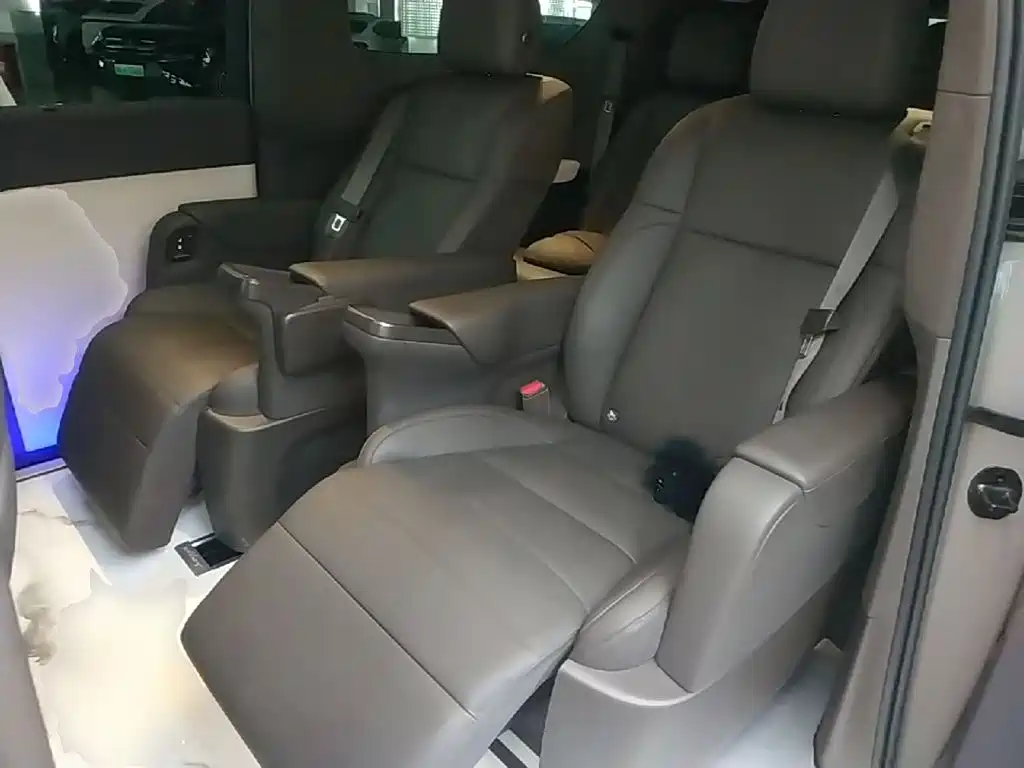Li Auto Li MEGA — миниатюра 17
