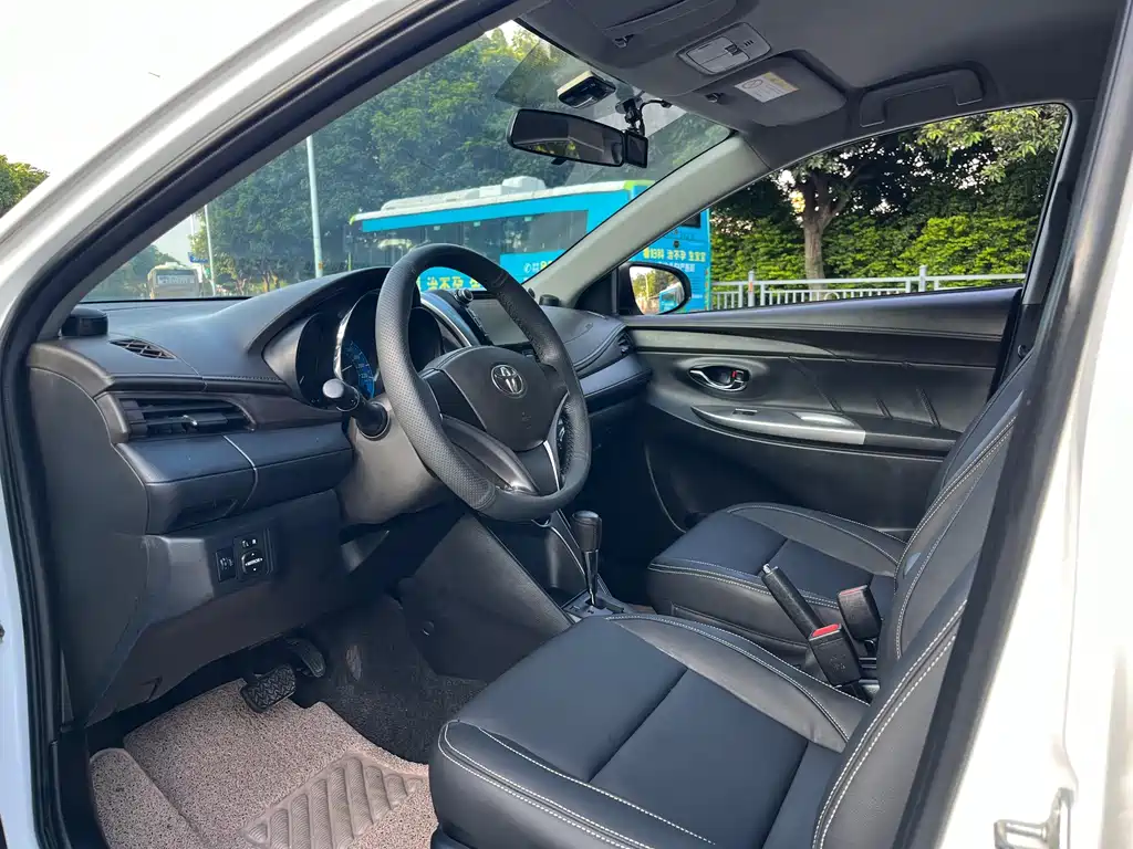Toyota Yaris L — миниатюра 8