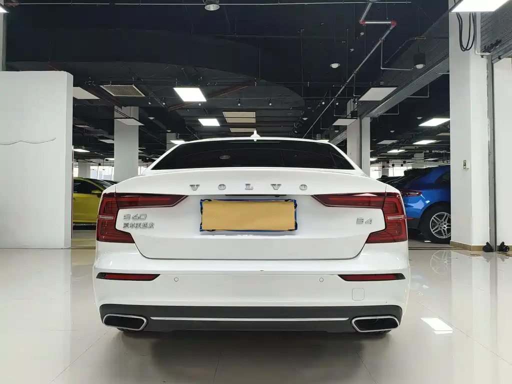 Volvo S60 2022 B4 Luxury
