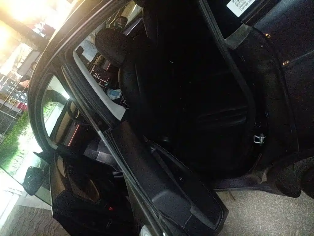 Tesla Model Y — миниатюра 14