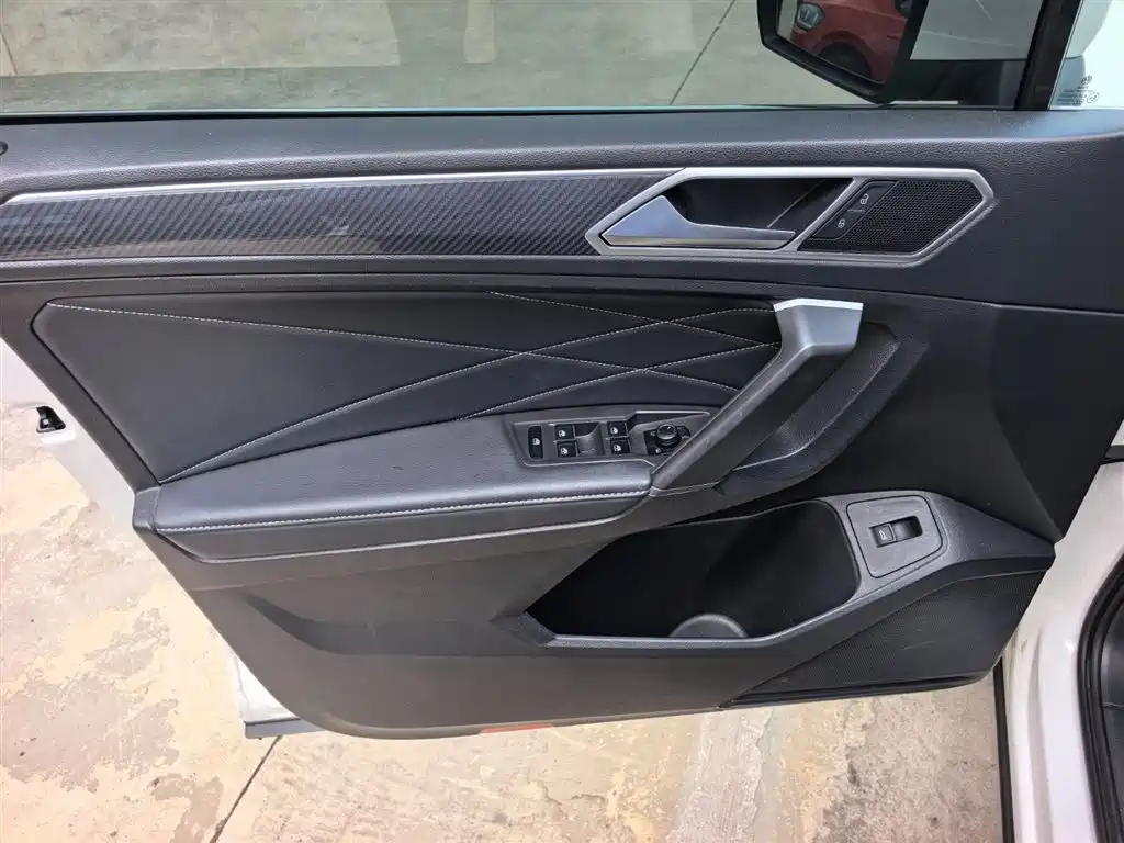 Volkswagen Tiguan L L 2022 330TSI AT R-Line