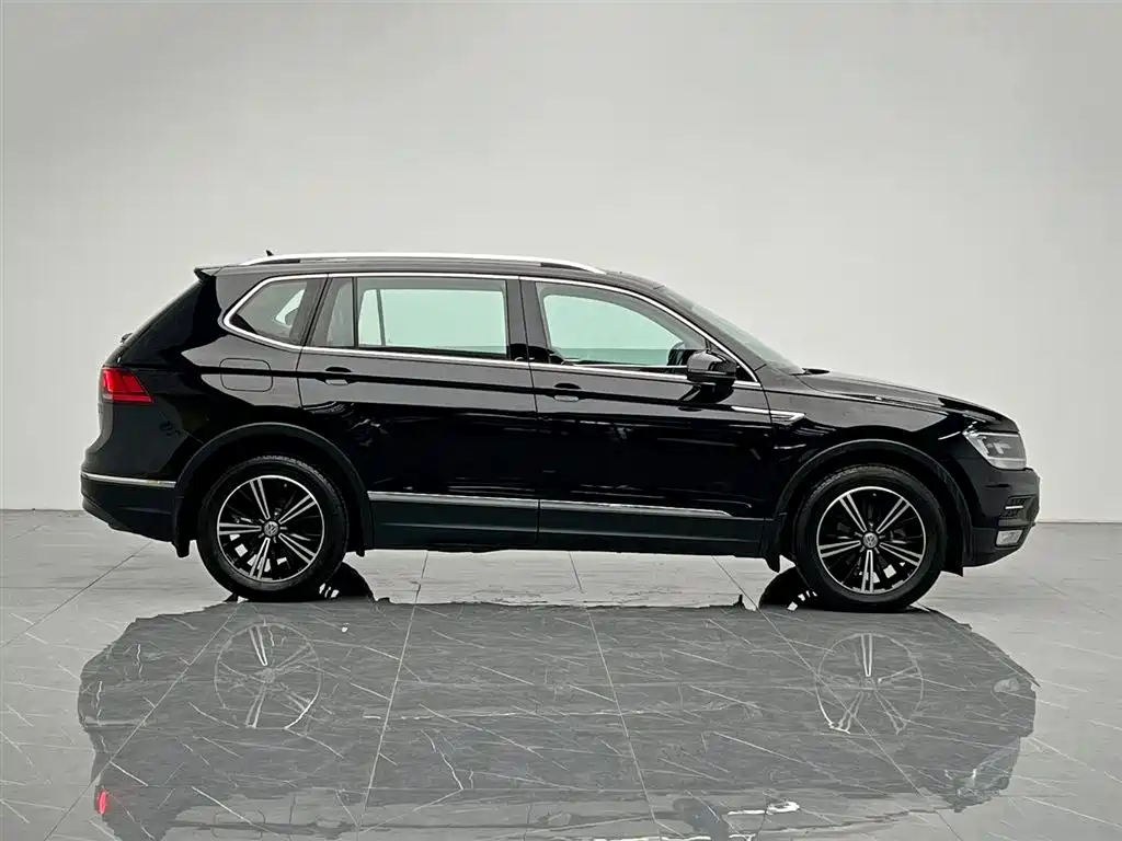 Volkswagen Tiguan L L 2020 330TSI AT Comfort VI