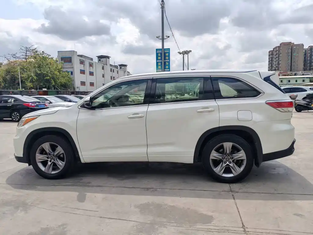 Toyota Highlander 2015 2.0T Luxury 7 мест