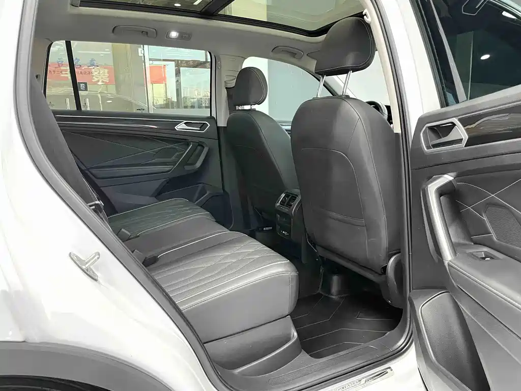Volkswagen Tiguan L 2023 — фото 13