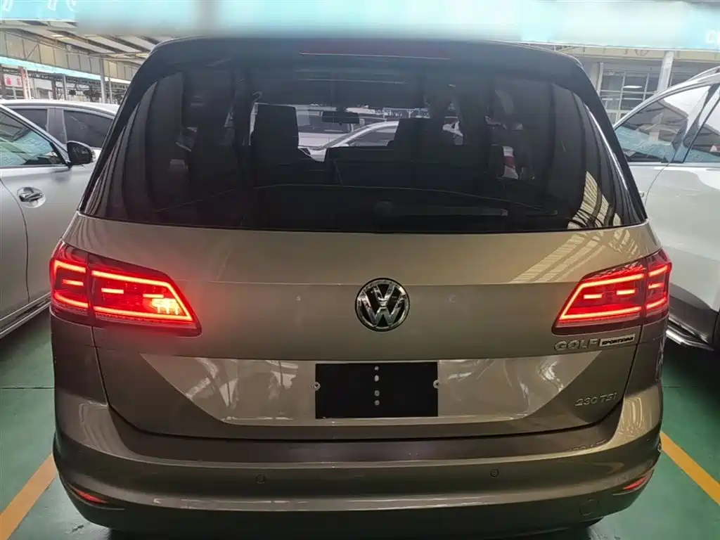 Volkswagen Golf · 2016 230TSI AT