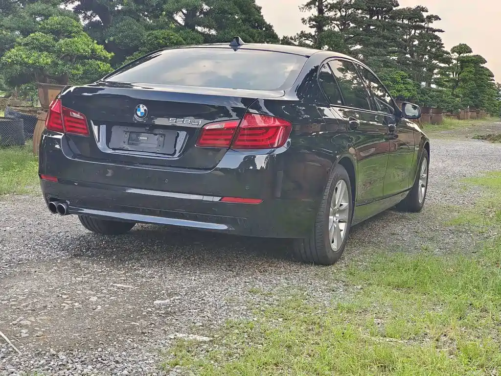 BMW 5 Series — миниатюра 14