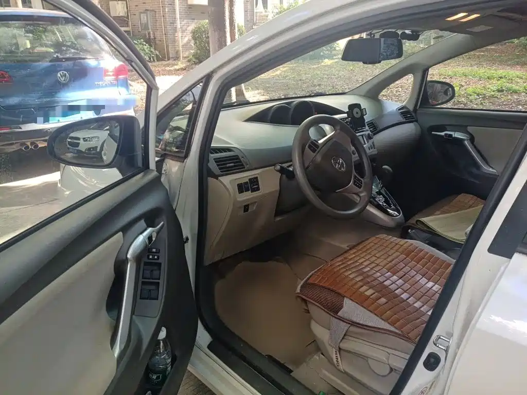 Toyota Verso — миниатюра 14