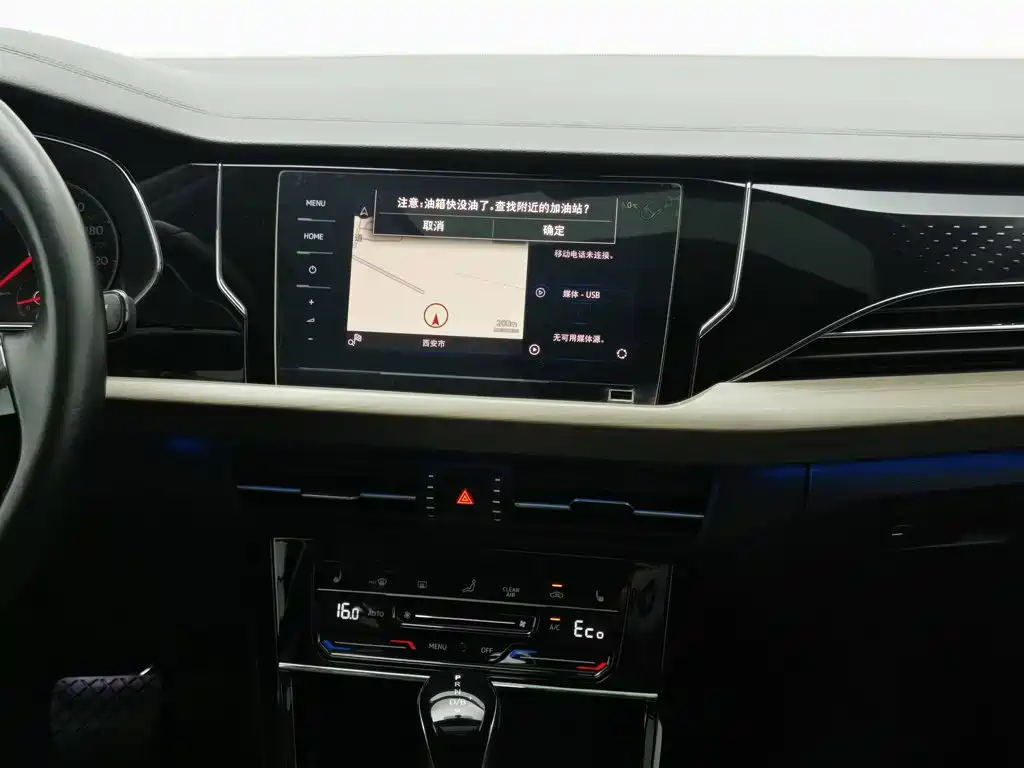 Volkswagen Passat PHEV — миниатюра 12