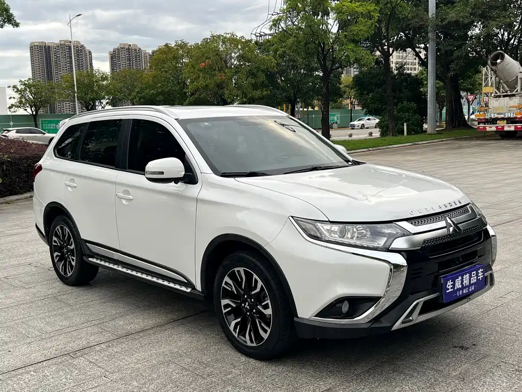 Mitsubishi Outlander — миниатюра 3