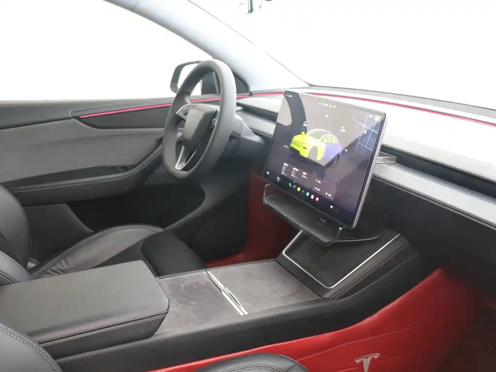 Tesla Model Y — миниатюра 16