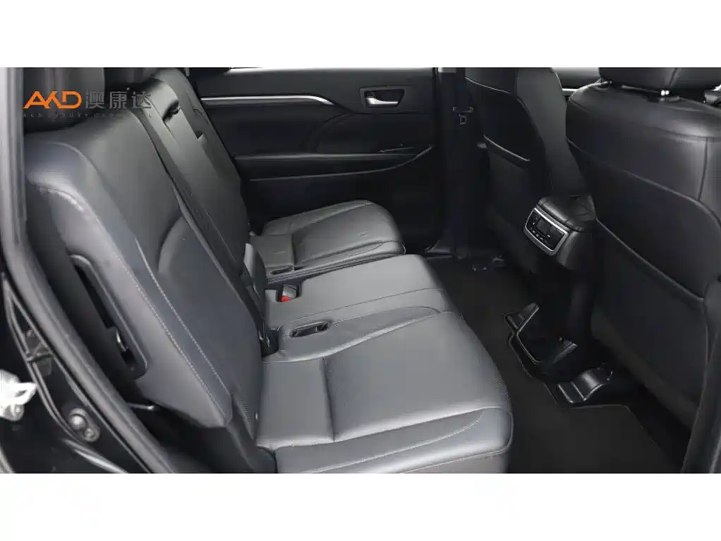 Toyota Highlander 2021 2.0T Luxury 7 мест