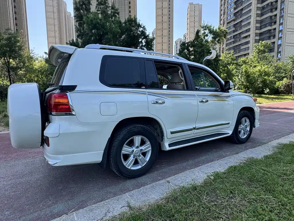 Toyota Land Cruiser 2015 5.7L