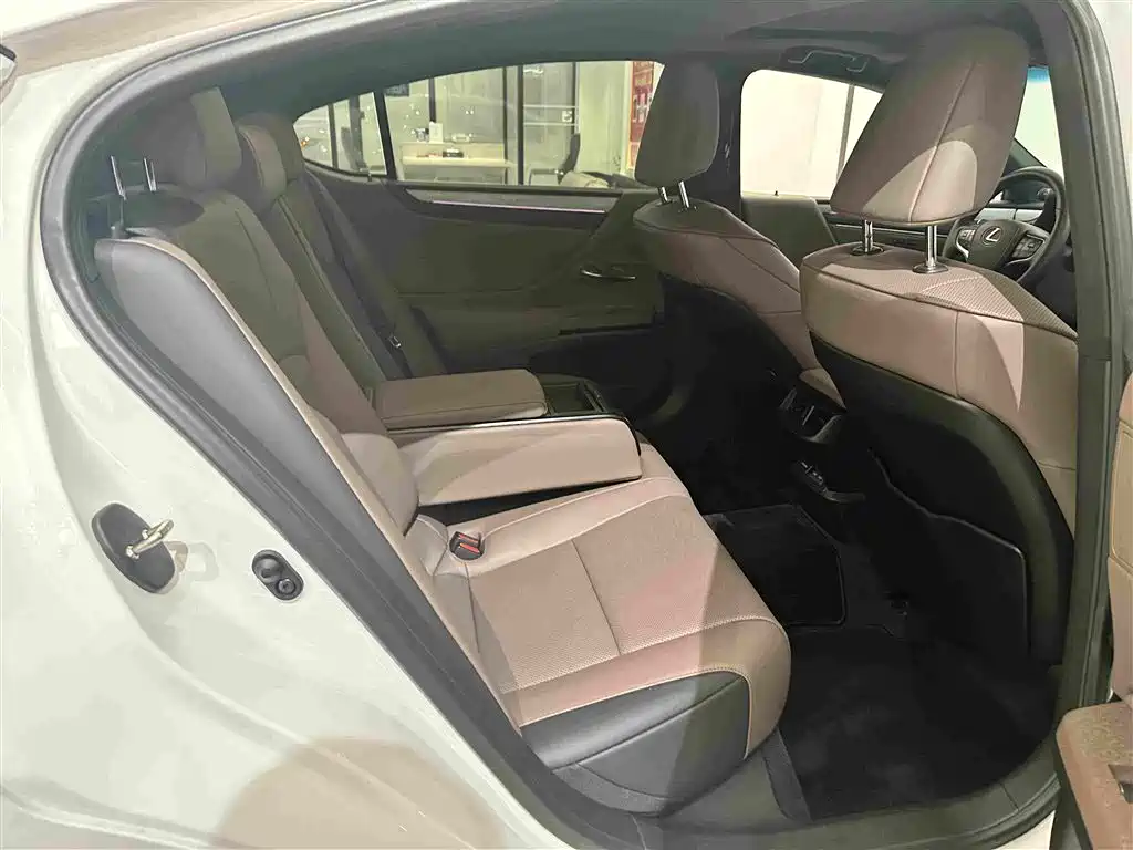 Lexus ES — миниатюра 16