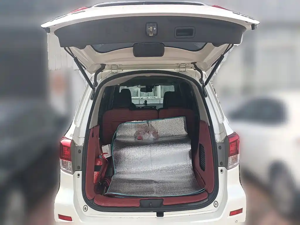 Nissan Terra — миниатюра 10