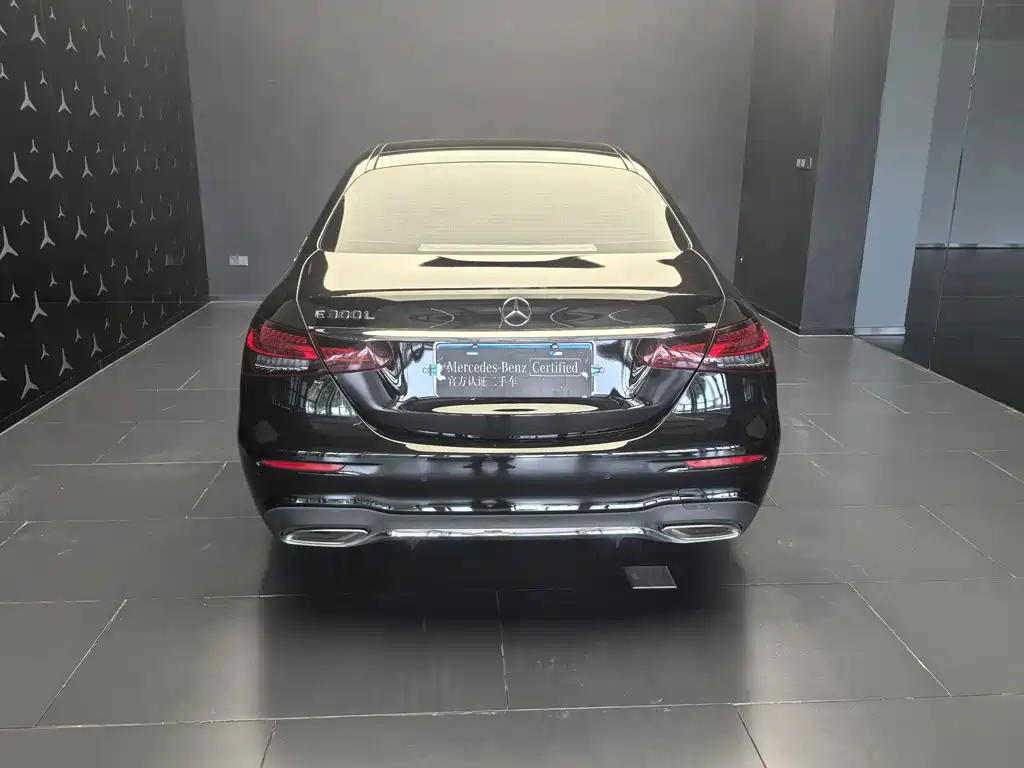 Mercedes-Benz E-Class — миниатюра 3