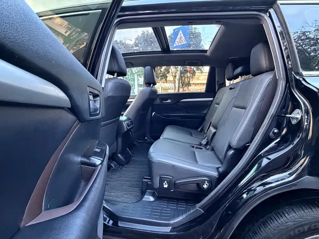 Toyota Highlander — миниатюра 11