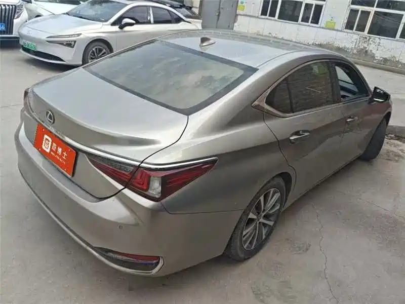 Lexus ES 2020 200