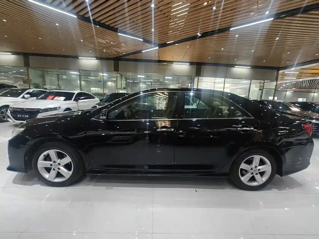 Toyota Camry — миниатюра 5