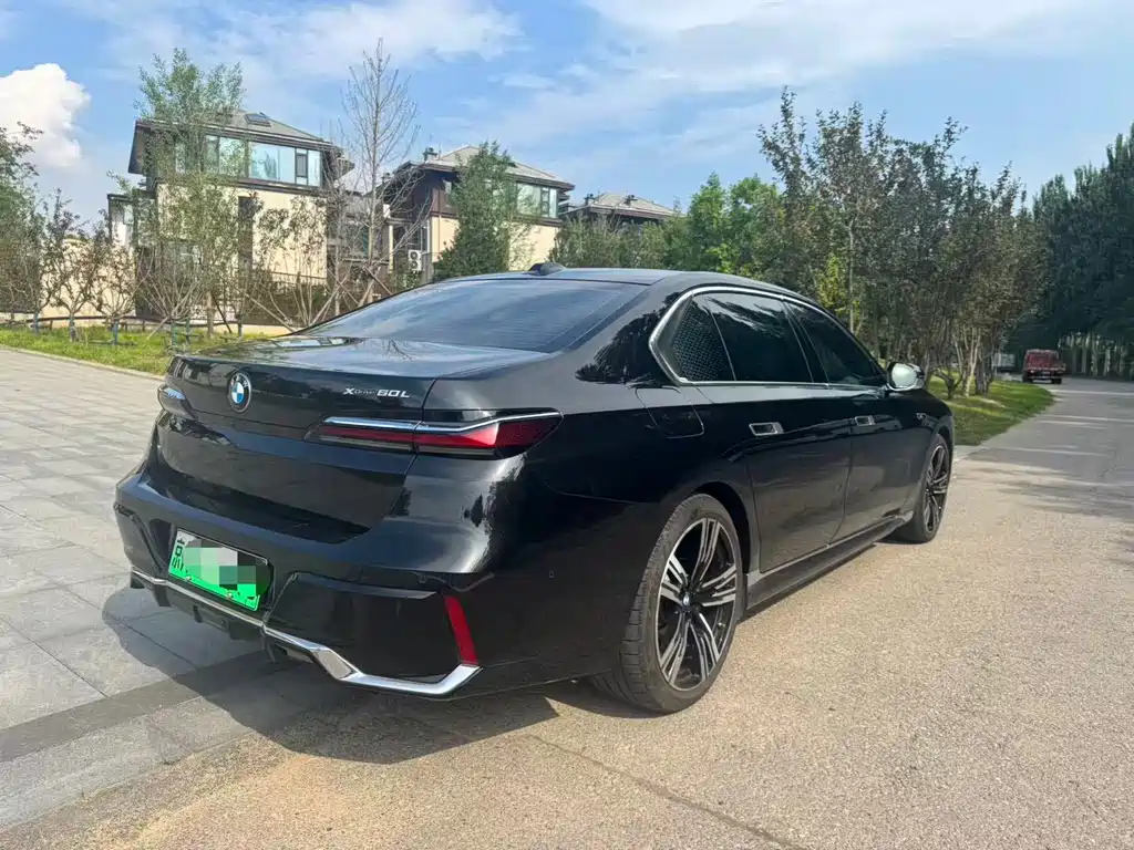 BMW i7 2023 xDrive60L M Sport