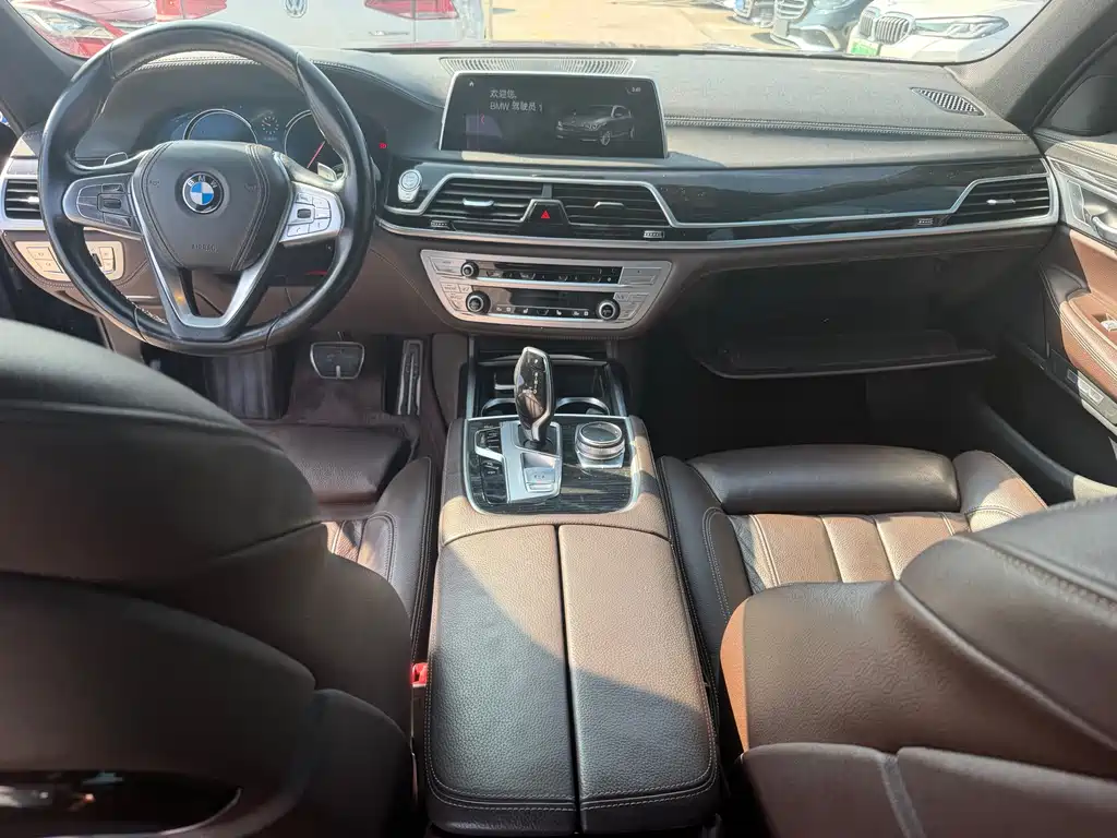 BMW 7 Series — миниатюра 4