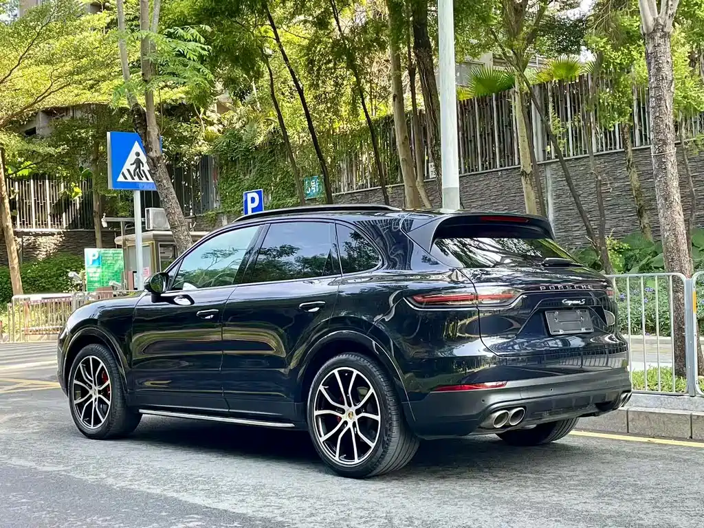 PORSCHE CAYENNE