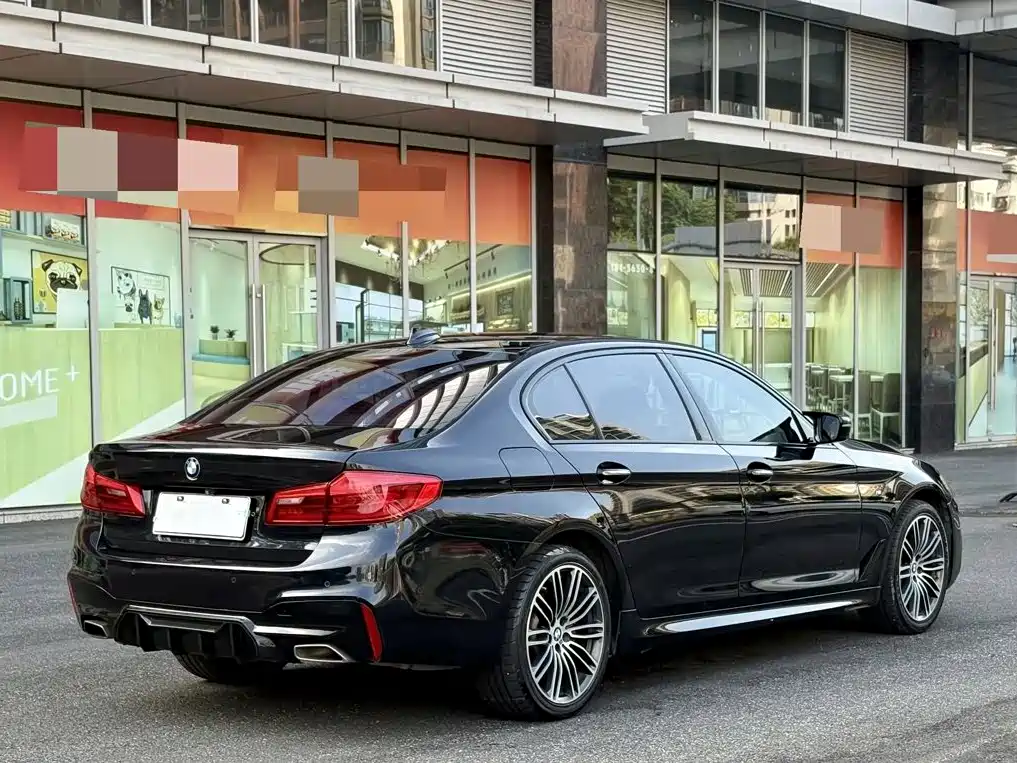 BMW 5 Series — миниатюра 9