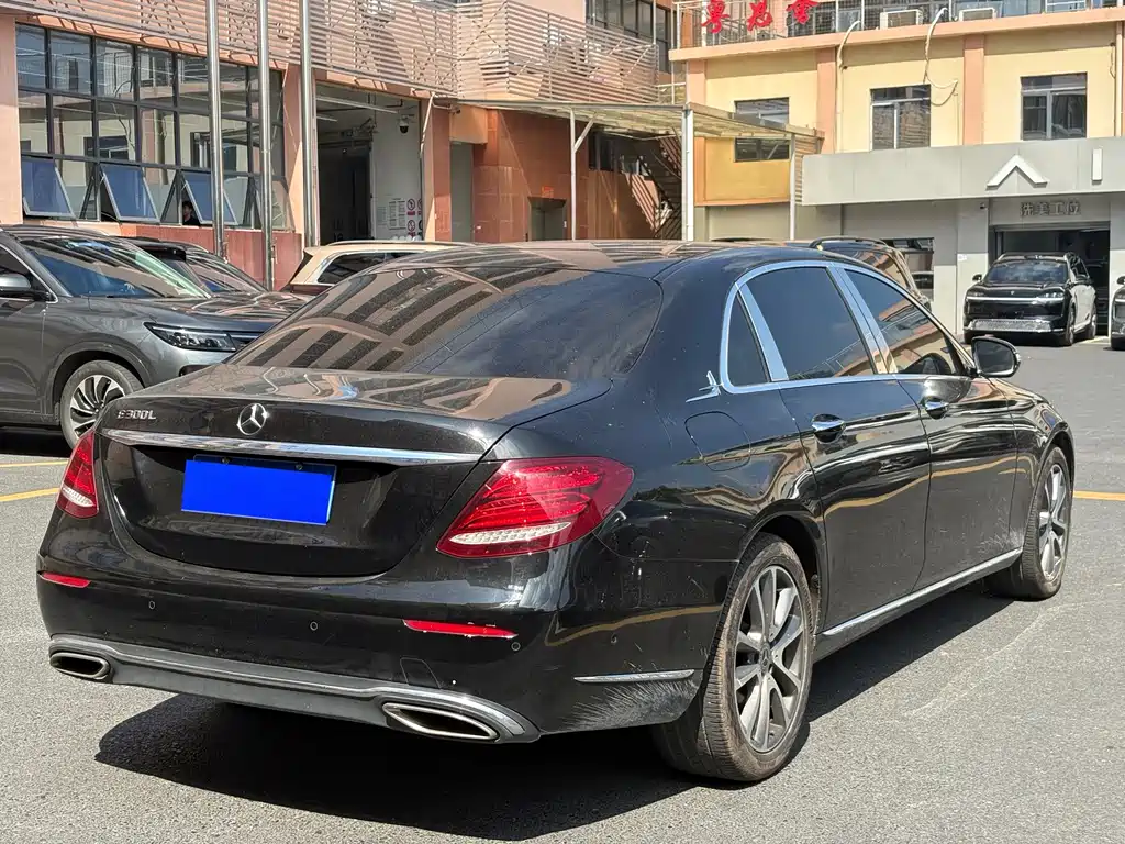 Mercedes-Benz E-Class — миниатюра 4