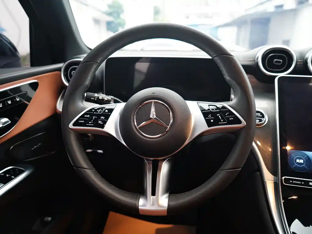 Mercedes-Benz GLC 2023 GLC 260 L 4MATIC 5 мест