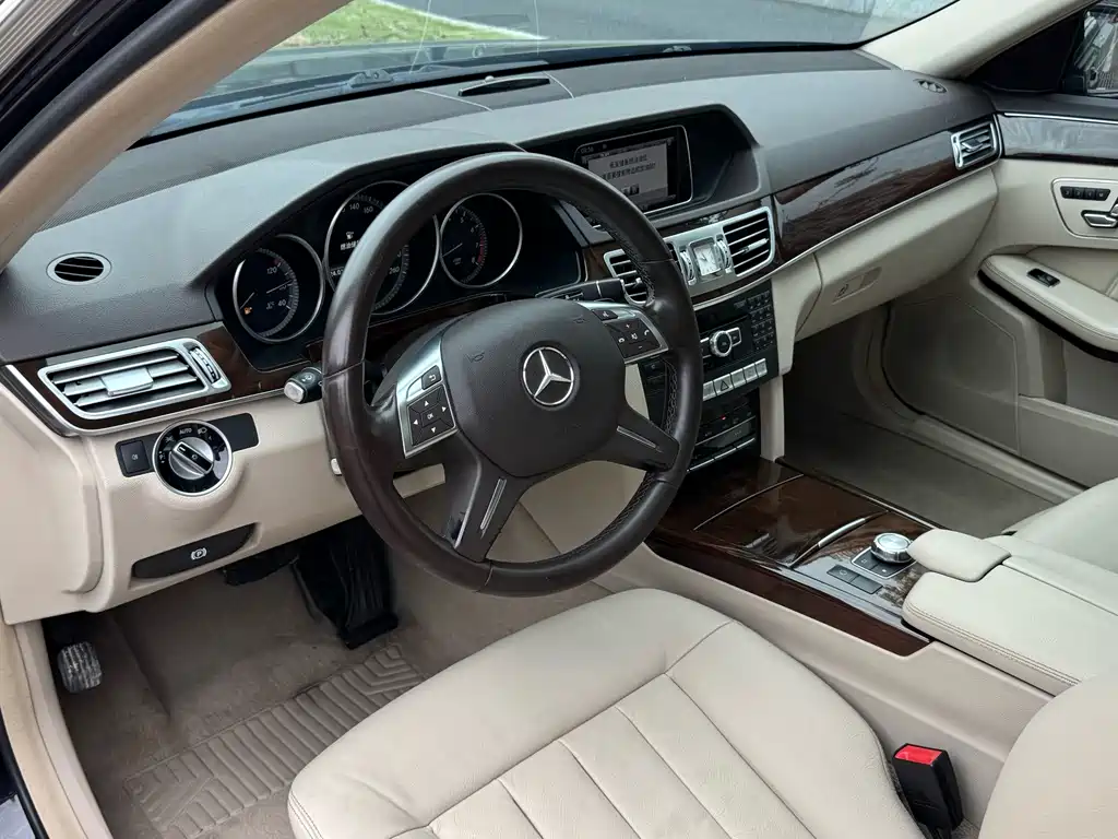 Mercedes-Benz E-Class — миниатюра 4