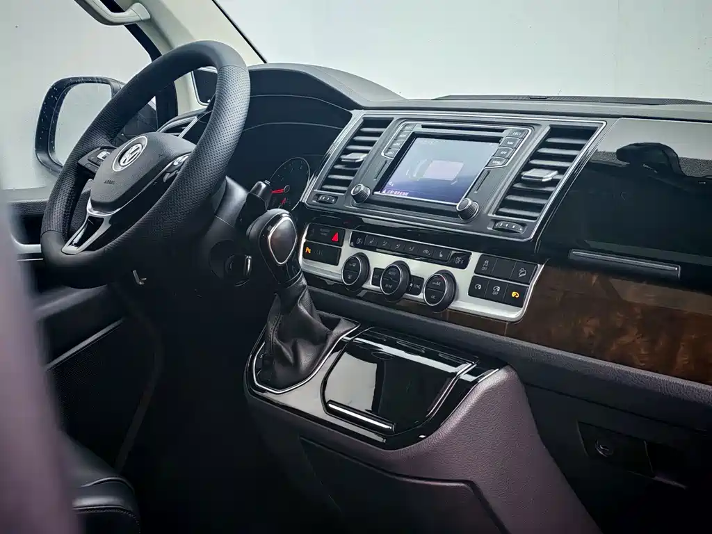 Volkswagen Multivan — миниатюра 24