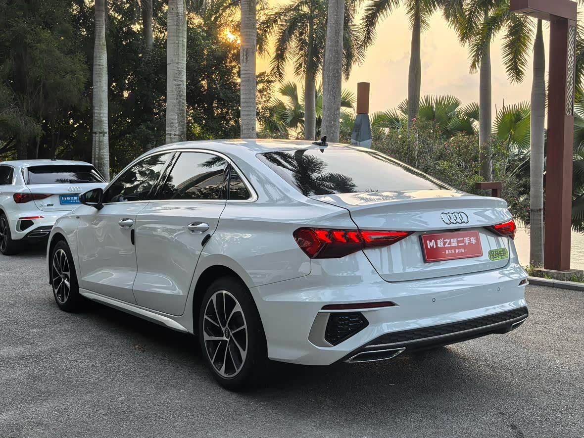 Audi A3 1.4 л 2023 г. Белый, пробег 30000 км