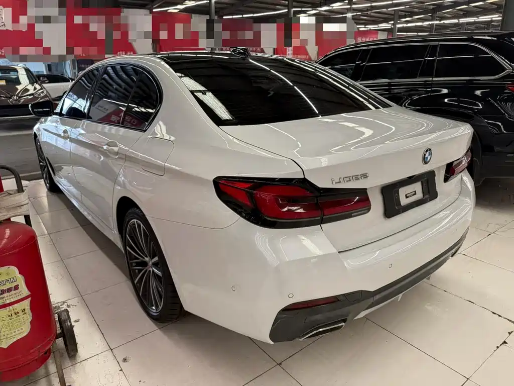 BMW 5 Series — миниатюра 12