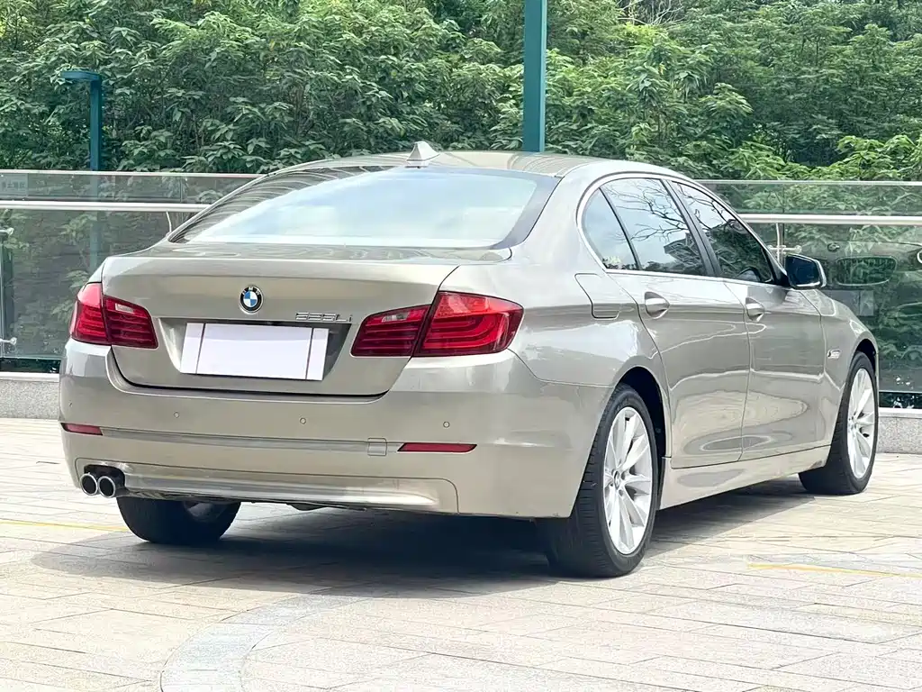BMW 5 Series — миниатюра 4