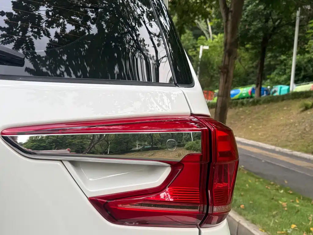 BYD Yuan EV — миниатюра 15
