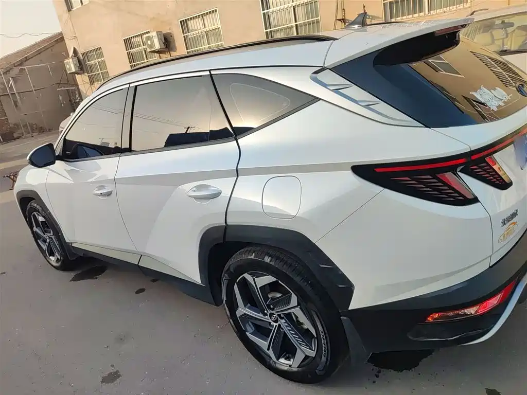 MODERN TUCSON