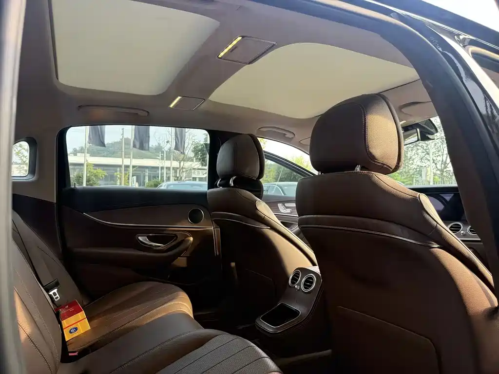 Mercedes-Benz E-Class — миниатюра 7